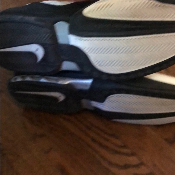 Josh Childress Signed game used basketball shoe - Picture 4 of 5